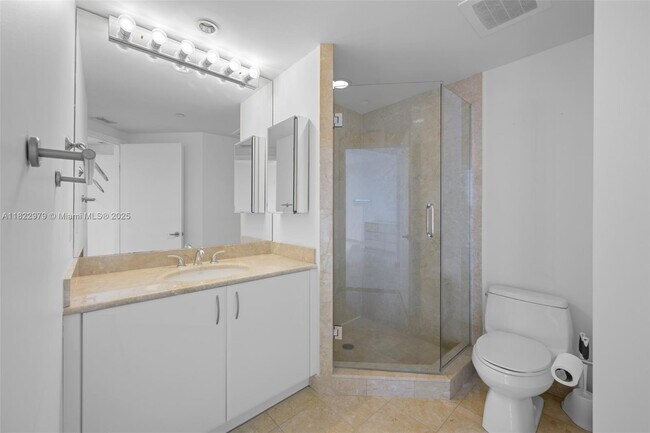 Building Photo - 1331 Brickell Bay Dr