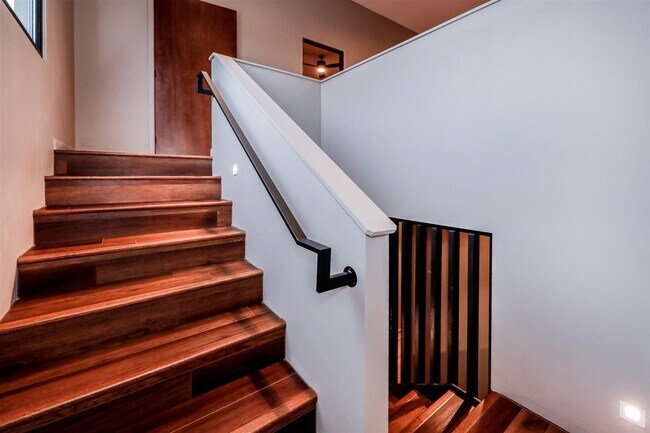 Building Photo - 7219 Rocio Dr