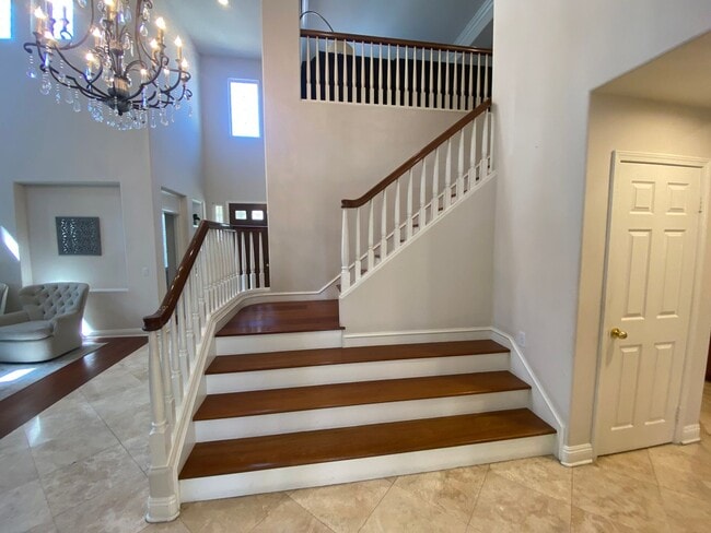 Building Photo - Luxurious 4 Bedroom Fullerton House For Re...