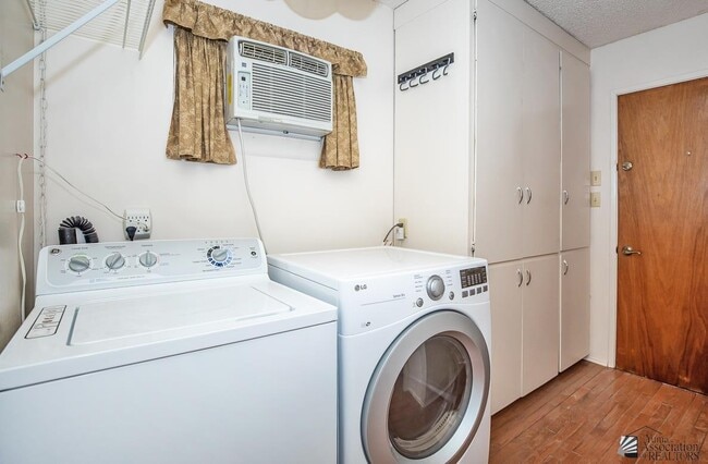 Building Photo - 1128 S 9th Ave