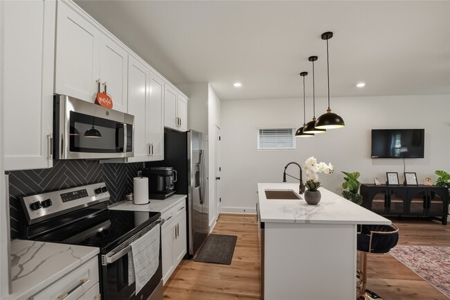 Building Photo - 8017 Cora St