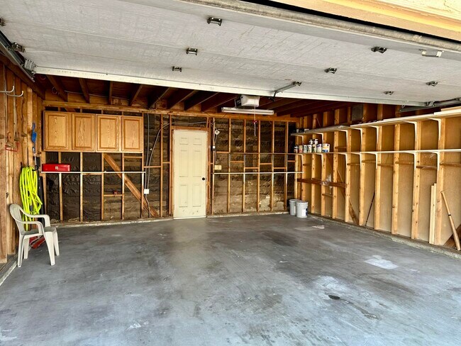 Building Photo - 47965 Oasis Ct