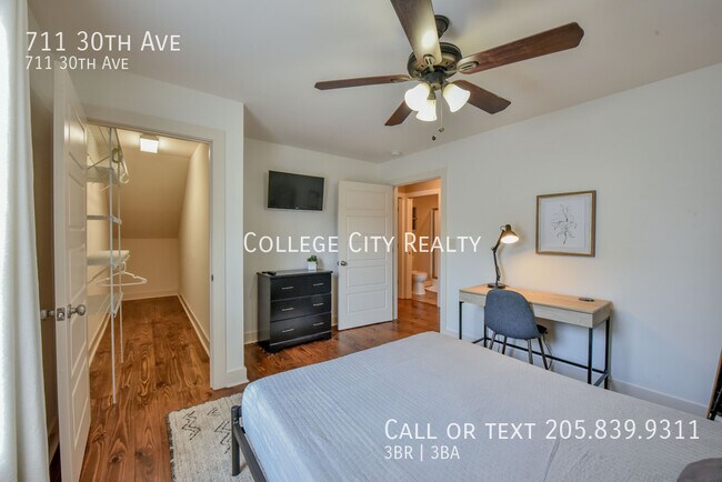 Building Photo - 711 30th Ave