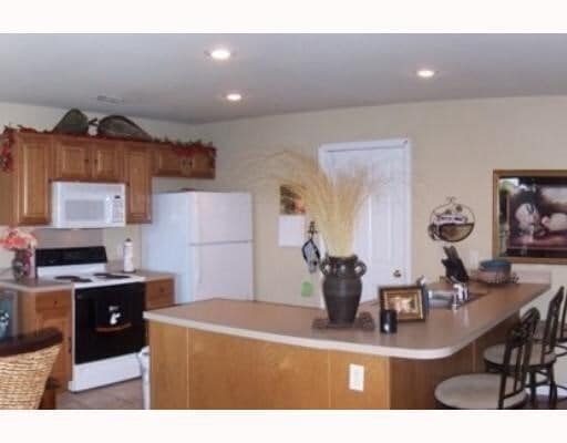 Building Photo - 946 W Peachtree Dr