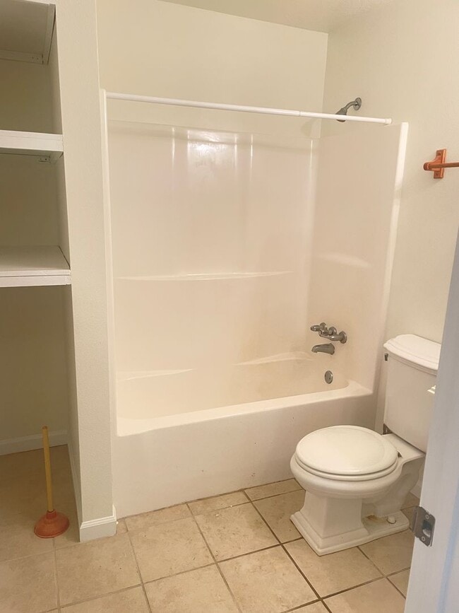 Building Photo - Cute 1 bed 1 bath home in Bay St Louis! Great location and nice yard!
