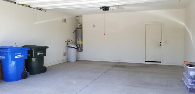 Building Photo - 2248 E Ottawa Ln