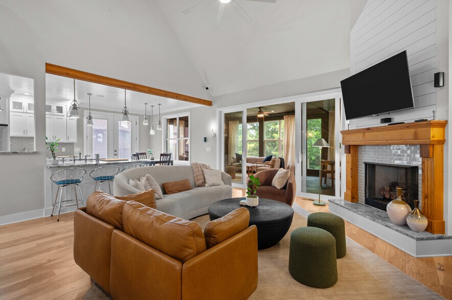 Building Photo - 1136 Secretariat Dr