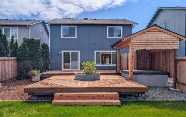 Building Photo - 11625 Center Rd