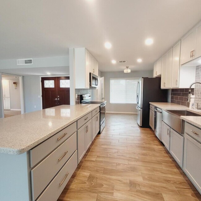 Building Photo - 14014 N Cameo Dr