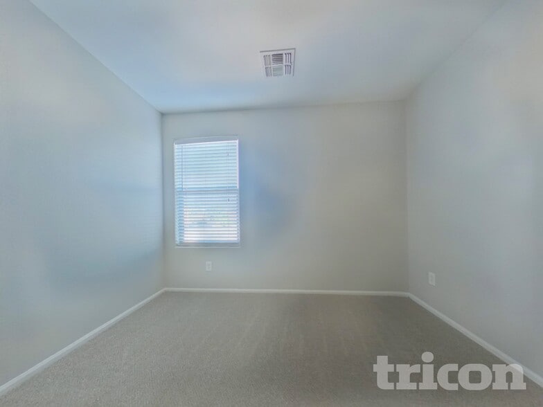 Building Photo - 23634 W Tamarisk Ave