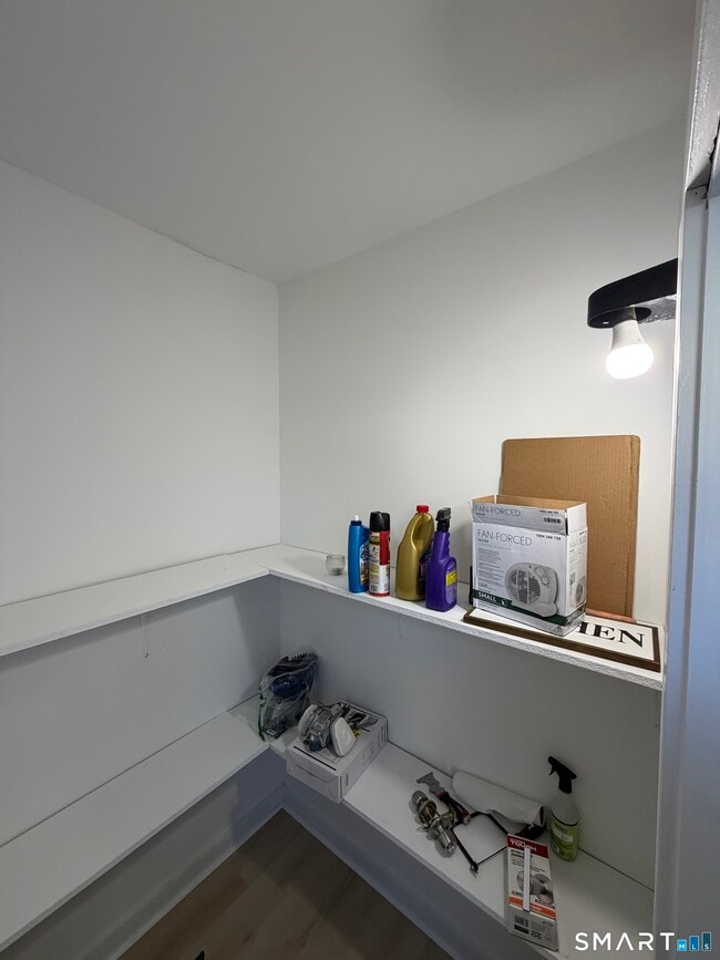 Building Photo - 142 Cowles St