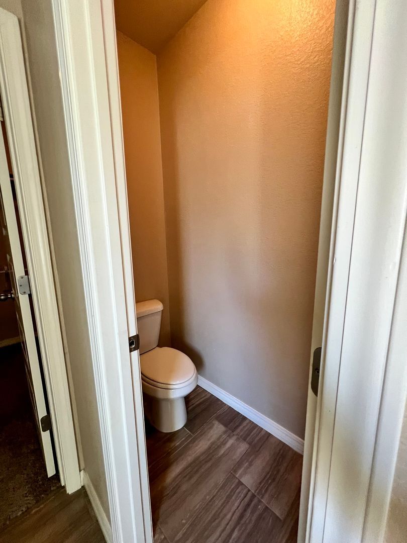 Building Photo - 615 Ridge Point Dr