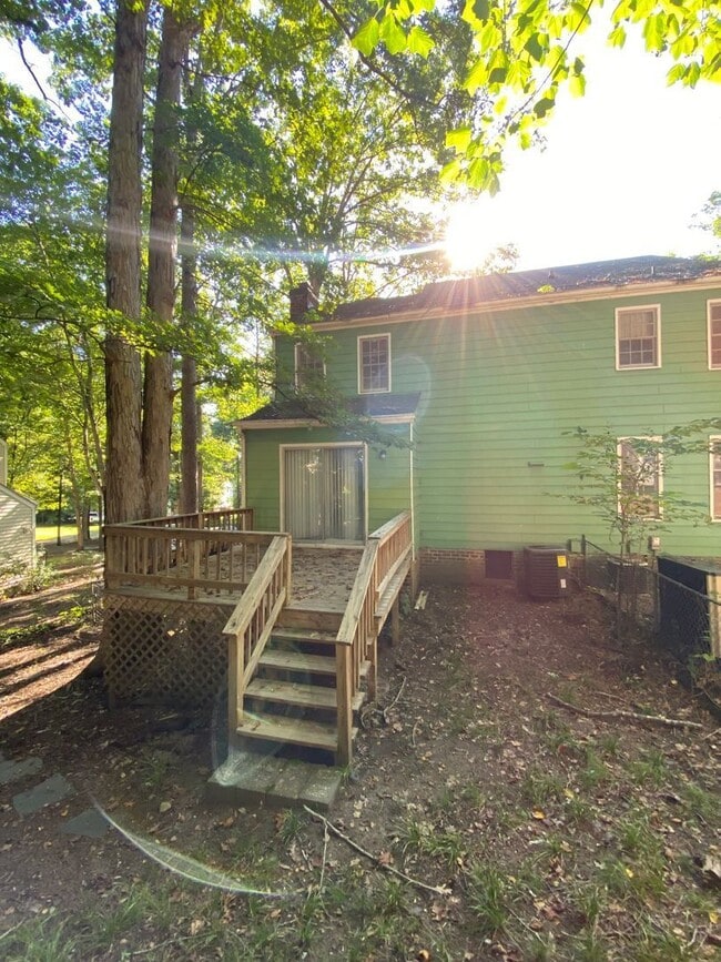 Building Photo - 1700 Taft Pl