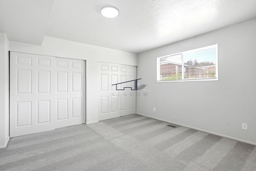 Building Photo - 445 W 4900 S