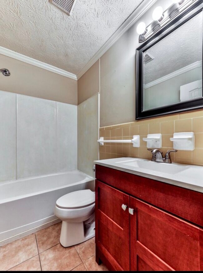 Building Photo - 214 Marty Ln