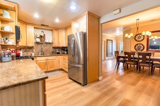 Building Photo - Beautiful Southside Los Banos Rental