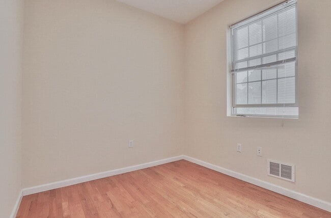Building Photo - 249 Winfield Ave
