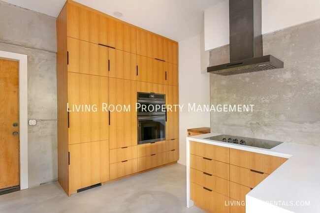 Building Photo - 8616 N Swenson-