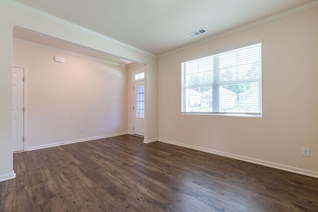 Building Photo - Spacious Family Home for Rent in Fairburn,...