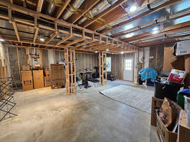 Building Photo - 4 Bedroom, 3 Bathroom home AVAILABLE 6/4/26