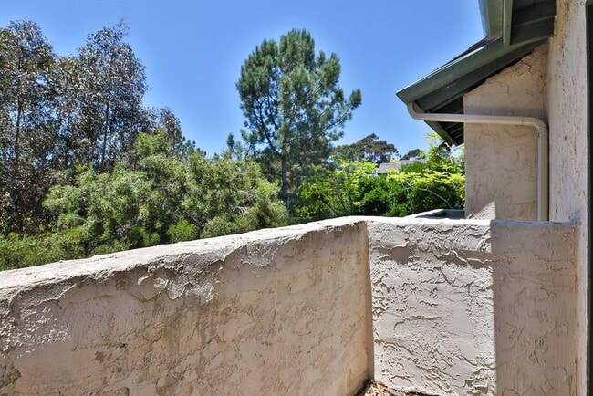 Building Photo - 8750 Villa La Jolla Dr