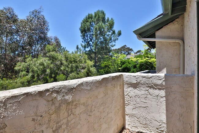 Building Photo - La Jolla Townhome with Garage & Private Deck
