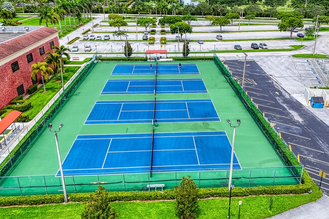 Building Photo - 438 Mansfield K