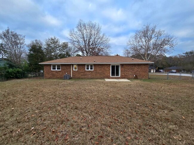 Building Photo - 620 Rainbow Dr