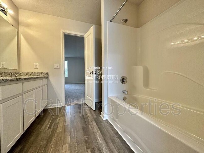 Building Photo - 974 Woodland Spgs Dr