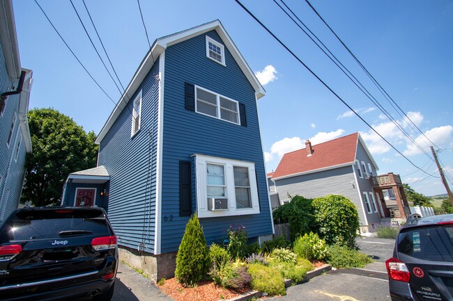 Building Photo - 62 Thorndike St