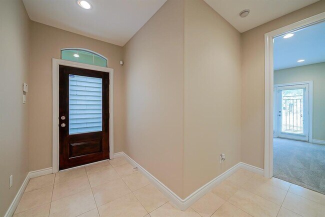 Building Photo - 9103 Harbor Hills Dr