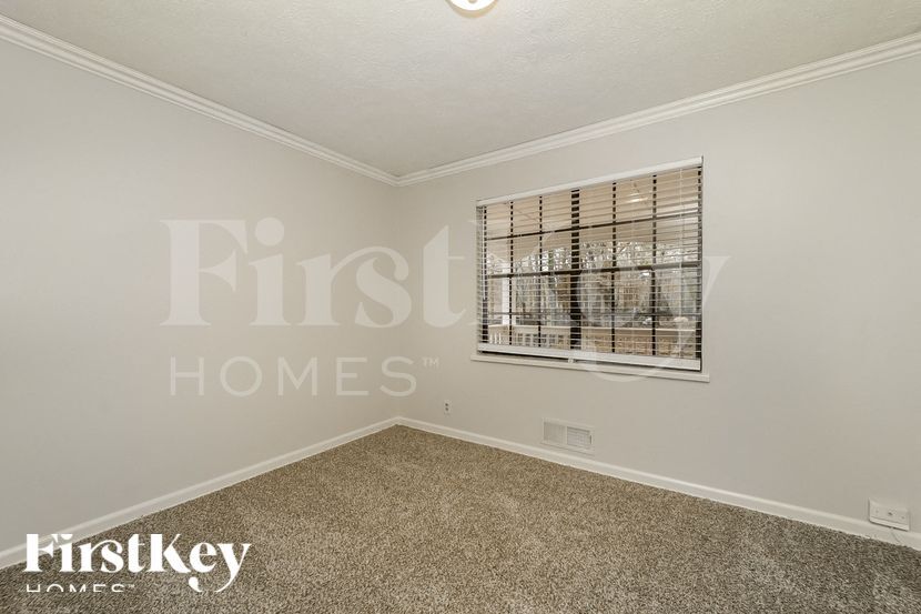 Building Photo - 367 Bedford St