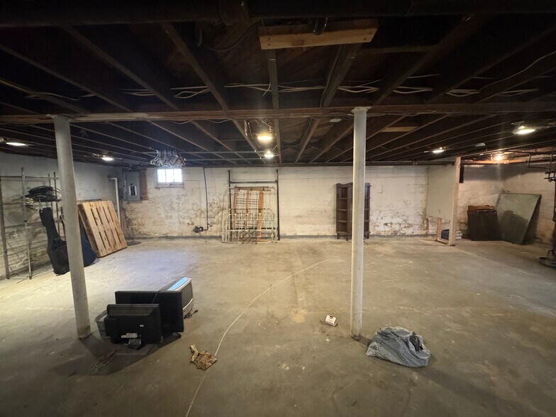 Full, Unfinished Basement - 230 S Hope Chapel Rd