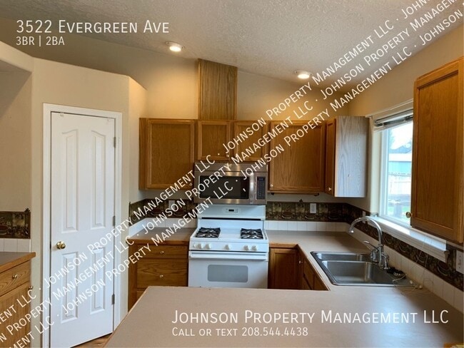 Building Photo - 3522 Evergreen Ave