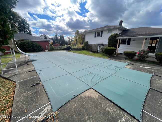 Building Photo - 708 Woodmere Ave