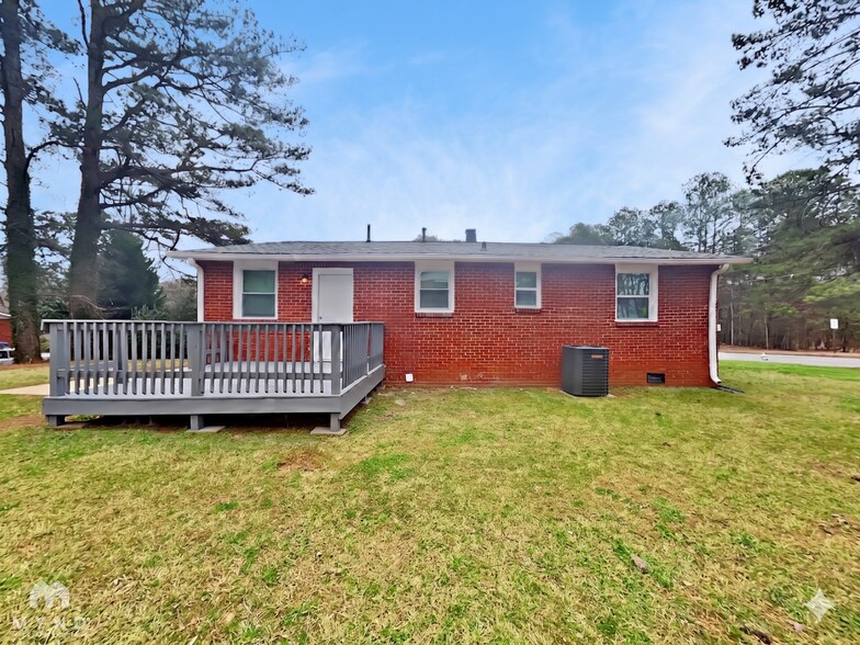Building Photo - 406 Blair Villa Dr SE