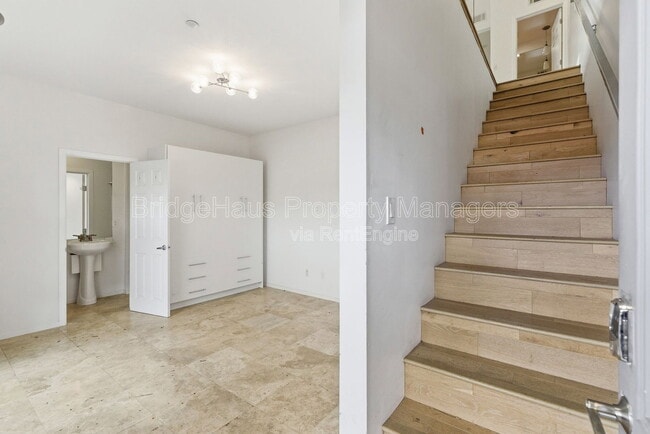 Building Photo - 4147 Bachman Pl