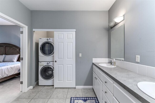 Building Photo - 2 Emden Cir