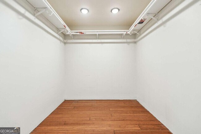 Building Photo - 1578 Lincoln Ave SE