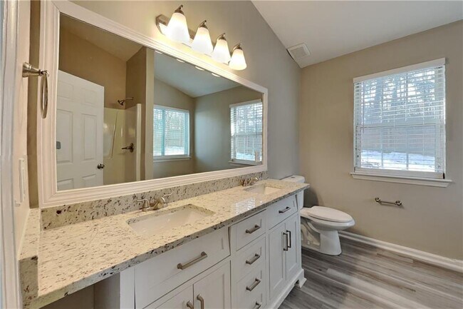 Building Photo - 1210 Port Royal Ct