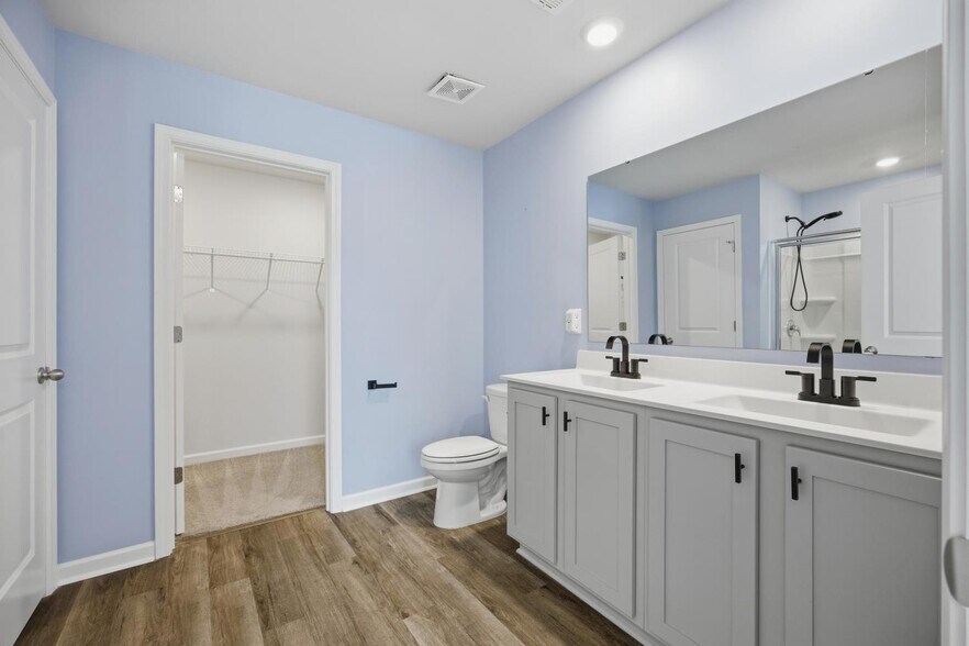 Master bathroom - 6668 Lemon Ln