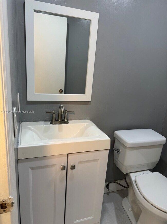 Building Photo - 6025 SW 133rd Ct