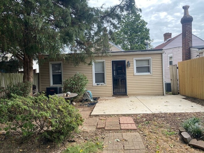 Building Photo - Adorable 2 bedroom 1 bathroom Germantown S...