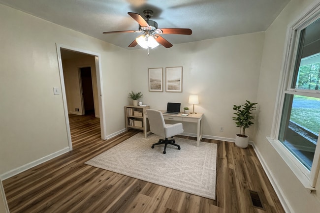 Building Photo - Well Maintained 3 Bedroom 2 Bath on a Private 1 Acre Lot