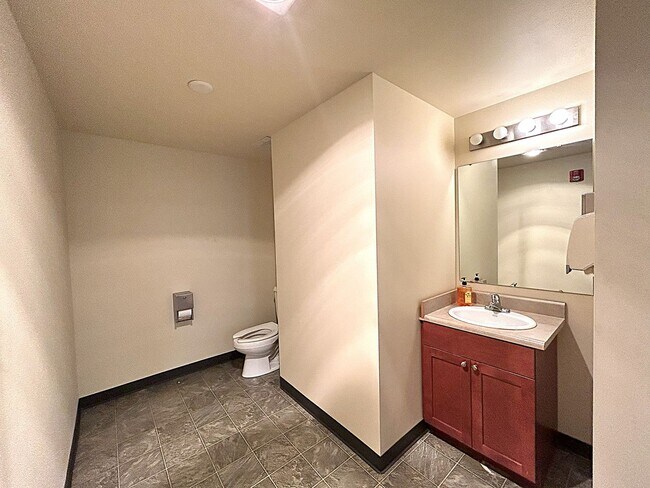 Building Photo - Your Landmark Lifestyle Starts Here: 1BR w...