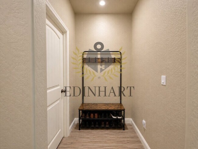 Building Photo - 1138 S Simon St