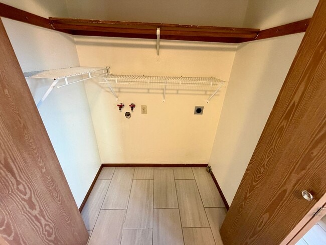 Building Photo - 3 Bed 2 Bath Pet Friendly House With A Fully Fenced Yard