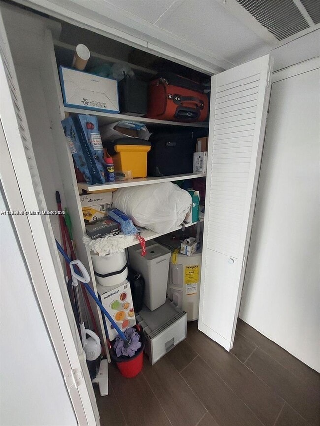 Building Photo - 2741 Taft St