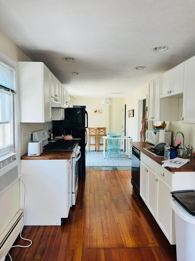 Building Photo - 38 Howard St