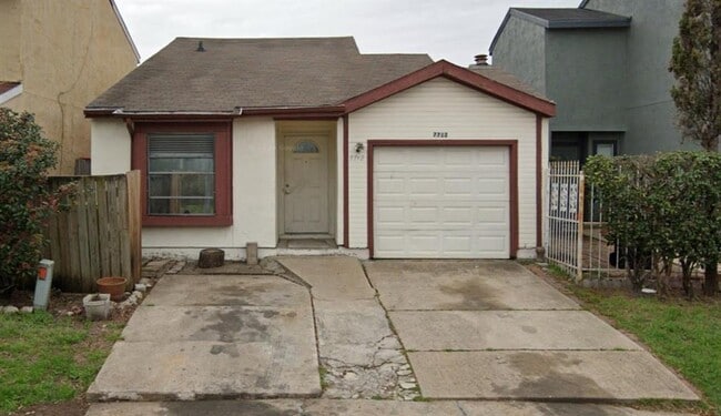 Primary Photo - 7712 Windward Passage St